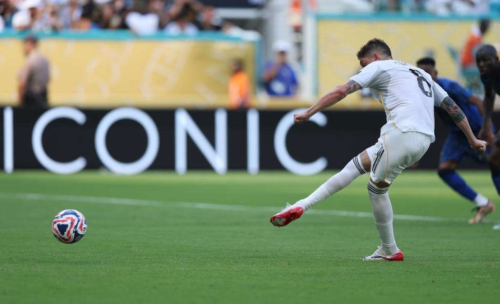 篮球勇士替补球员贡献关键分数