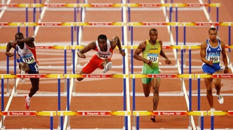 记者：汶马探赛后与海港助教约翰交换队服，两人曾在横滨合作